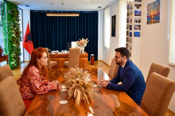 Forcimi i bashkëpunimit institucional, kryetarja Krasniqi takon Avokatin e Popullit, Endrit Shabani