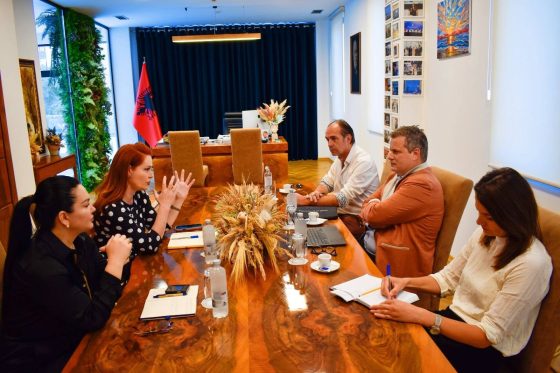 Krasniqi takon David Colon, diskutohen sfidat e informacionit në epokën digjitale