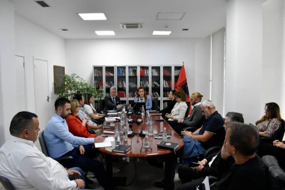 Përafrimi i legjislacionit shqiptar me standardet e BE-së, ekipi i AMA zhvillon takim me ekspertin ndërkombëtar Martin Dorociak