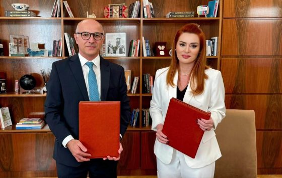 Krasniqi dhe Babačić nënshkruajnë marrëveshjen përfundimtare për koordinimin ndërkufitar të frekuencave